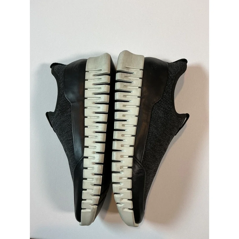 ECCO Gruuv Black Knit Women's Slip On Sneakers Size 7-7.5